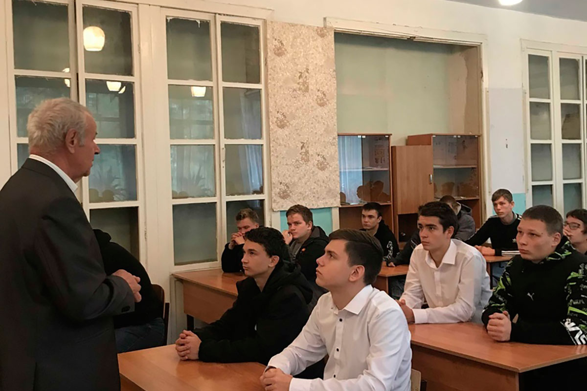 Ребята встретились с бывшим директором профессилнального училища № 71 Панфиловым Валентином Васильевичем. 